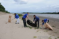 Очистили пляжи от скверны