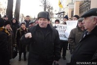Жаркий спор на Советской улице