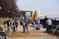 И стала набережная золотой