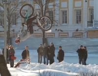 Почему мы прыгаем в снег