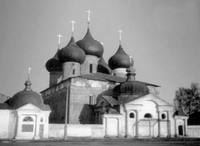 Под стенами кремля Великосельского